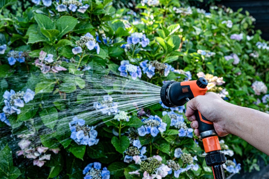 [871125223543] BLACK+DECKER Deluxe Watering Set 8 Spray Patterns