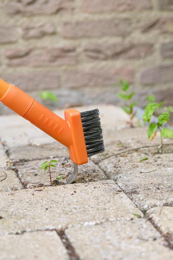 [871125242466] BLACK+DECKER Weed Brush Combisystem